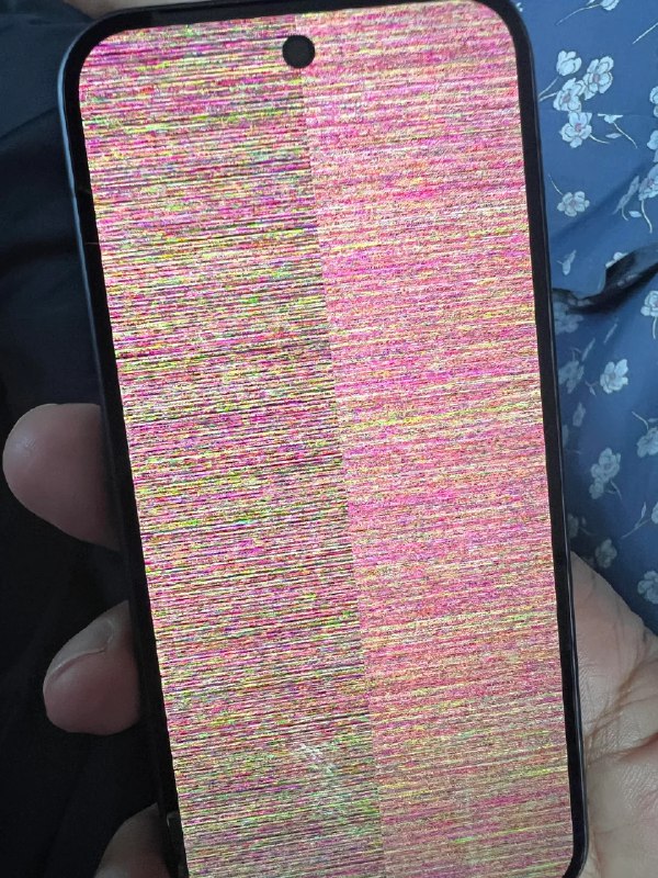 Pixel 10上市即翻车：用户拿到手第二天手机就花屏Google于当地时间8月20日推出了年度旗舰Google Pixel 10系列，该系列起售价是799美元（约合人民币5700元）