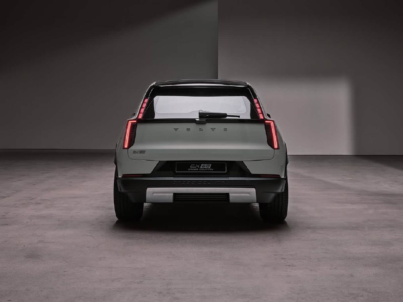 沃尔沃EX60全球首秀 最大纯电续航810km沃尔沃正式发布全新纯电SUV车型沃尔沃EX60 ，该车基于纯电平台SPA3打造，最大纯电续航里程可达810km，超越了其核心竞品宝马iX3的标准纯电续航（WLTP续805公里）