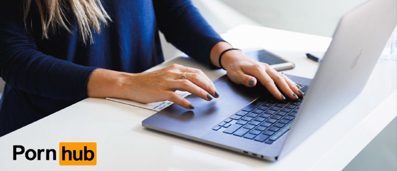Pornhub付费订阅用户海量数据被泄露 包括观看过的视频和搜索记录知名成人网站 PornHub 的付费高级会员和观看历史记录等数据目前已经泄露，这并非 PornHub 自己的内部系统遭到攻击，而是该平台使用的供应商 Mixpanel 因安全问题遭到黑客攻击后被窃取海量数据