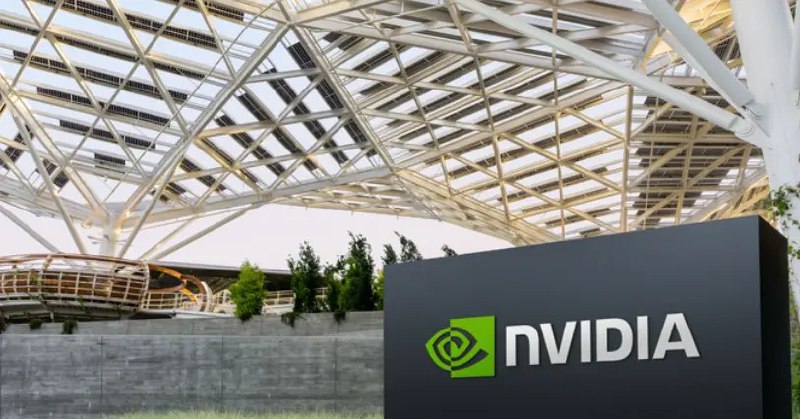 英伟达将向OpenAI投资200亿美元据彭博社报道，英伟达公司将向OpenAI投资 200 亿美元，作为其最新一轮融资的一部分，这将是这家芯片制造商对 ChatGPT 开发商的最大一笔单笔投资