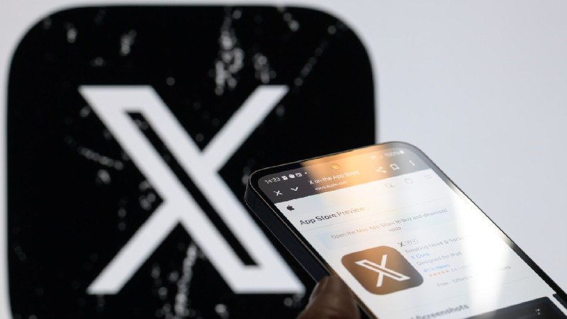 📱 美国参议员敦促苹果和谷歌下架 X 及 Grok 应用美国多位民主党参议员近日致信苹果首席执行官库克与谷歌首席执行官皮查伊，要求其应用商店下架 X 平台及其 AI 聊天机器人 Grok