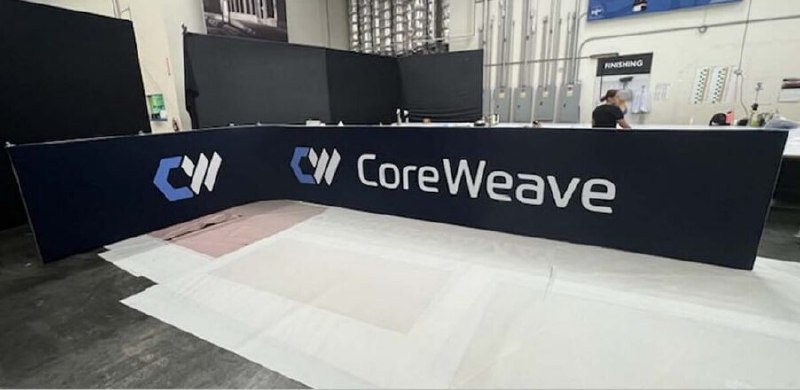 英伟达向CoreWeave投资20亿美元 推动数据中心建设英伟达向CoreWeave投资20亿美元，成为这家人工智能基础设施提供商的第二大股东，两家公司将扩大合作，以提高美国数据中心的容量