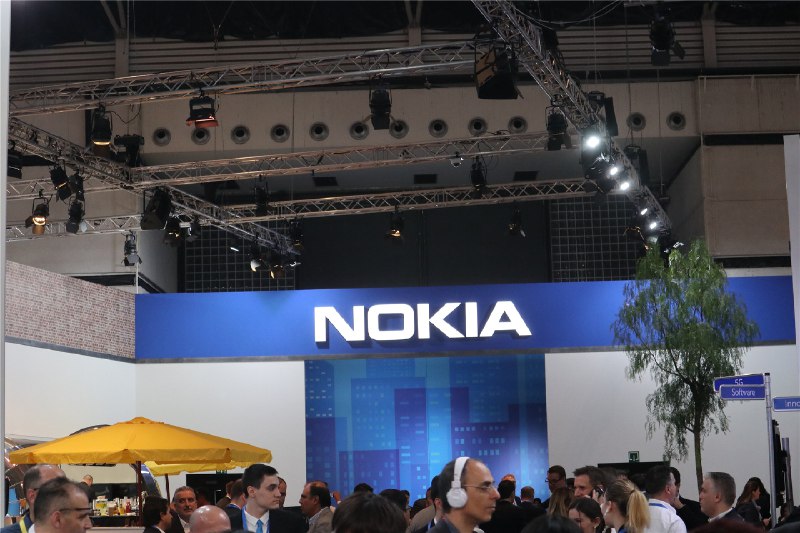 诺基亚CEO将AI热潮比作20世纪90年代互联网繁荣 但淡化泡沫担忧诺基亚首席执行官贾斯汀・霍塔德（Justin Hotard）表示，人工智能正推动一场长期增长趋势，这与 20 世纪 90 年代的互联网繁荣相似，但他淡化了对潜在泡沫的担忧