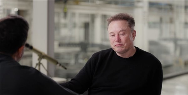 微软AI CEO盛赞马斯克：拥有改变现实的超人能力在近日接受专访时，微软AI CEO Mustafa Suleyman对一些同行发表了自己的看法