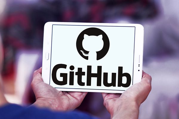 GitHub宣布4月24日起默认使用Copilot用户数据训练AI模型GitHub近日宣布将从2026年4月24日起更新其代码库政策，计划利用用户交互数据训练其AI模型