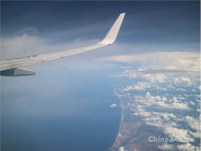 买机票只需一句话!东航联手阿里千问，开启国内首个消费级AI飞行时代2月11日，中国东方航空宣布与阿里千问、飞猪达成深度AI合作，成为境内首家全面布局消费级AI领域的航空公司