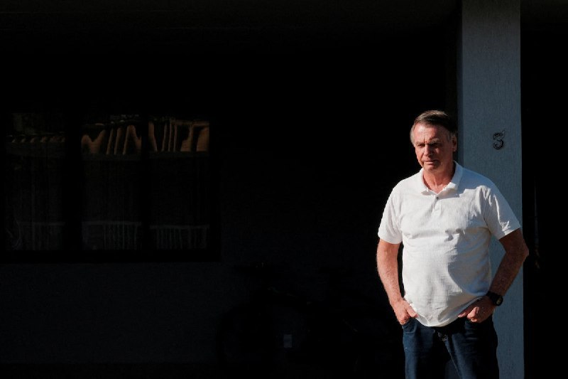 🚢 俄罗斯派遣潜艇护航曾遭美国拦截的油轮据《华尔街日报》援引一名美国官员的消息报道，俄罗斯已部署一艘潜艇及其他海军舰艇，为一艘名为“Bella 1”的高龄油轮提供护航