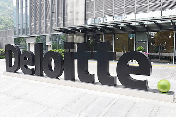 因报告中发现AI幻觉 德勤同意向澳大利亚政府退款英国知名会计师事务所德勤（Deloitte）近日同意向澳大利亚政府部分退款，原因是在其受委托编写的报告中发现人工智能“幻觉”错误