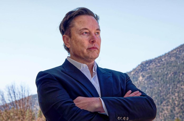 马斯克预言：2026年底AI可直接编写二进制代码 程序员或将被淘汰近日，埃隆・马斯克在最新发布的视频中作出重磅预言，到2026年底，AI将实现直接编写二进制代码，人类对编程语言的依赖将大幅减弱，编程行业也将迈向全自动化阶段