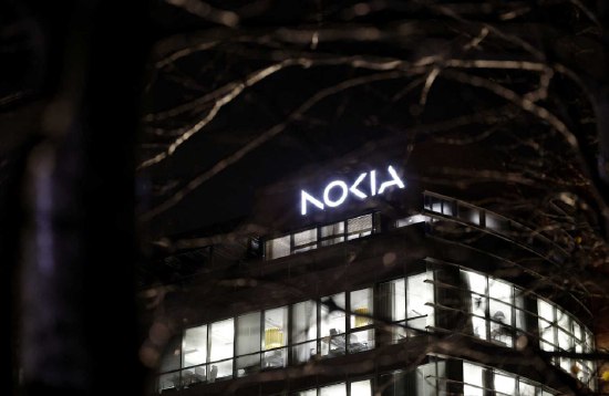 诺基亚承诺向特朗普政府投资40亿美元芬兰电信公司诺基亚公司正与特朗普政府合作，对美国的制造和研发追加40亿美元投资，以优化其网络基础设施，从而适应人工智能（AI）