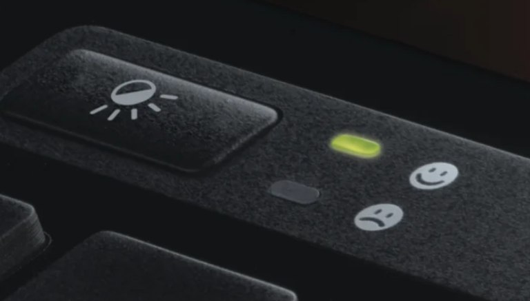 罗技时隔十余年再次推出新款太阳能供电键盘罗技发布了Signature Slim Solar Plus K980无线光能键盘，售价99.99美元