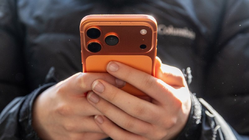 🍎 苹果发布 iOS 26.3 修复针对特定个人的零日漏洞苹果公司发布 iOS 26.3 和 iPadOS 26.3 更新，修复了一个已被黑客利用的零日漏洞（CVE-2026-20700）