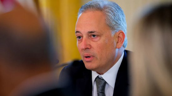 美国白宫AI负责人萨克斯：“不会有联邦政府对人工智能行业的救助”风险投资家戴维・萨克斯目前担任唐纳德・特朗普总统的人工智能与加密货币事务负责人，他于周四表示，“不会有联邦政府对人工智能行业的救助”