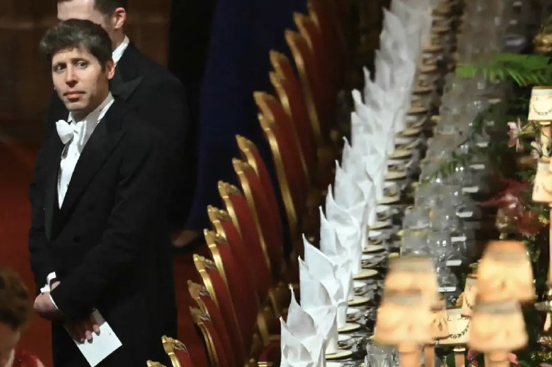 美科技大佬亮相特朗普英国国宴 黄仁勋、库克都在9月18日，据科技网站9to5mac报道，英国国王查尔斯三世周三在温莎城堡为到访的美国总统特朗普举行国宴