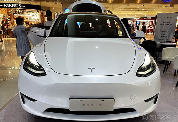 特斯拉2月14日起停售FSD买断版，全面转向订阅制模式特斯拉CEO马斯克在社交媒体平台X宣布，特斯拉将于2月14日后停止销售FSD（全自动驾驶）功能的买断版本，此后该功能将仅以月度订阅形式提供