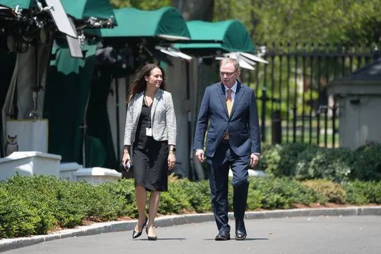 特朗普经济顾问出任英特尔政府事务负责人12月16日，据路透社报道，英特尔在周一任命了美国总统特朗普的一名经济顾问出任公司政府事务负责人