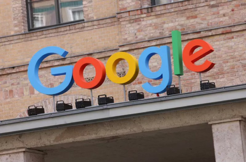 大模型、AI芯片齐开花 谷歌市值涨10万亿威胁英伟达霸主地位11月25日，据彭博社报道，在谷歌自研AI芯片取得进展，展现出能够叫板英伟达最畅销AI加速器的实力后，谷歌母公司Alphabet的股价有望撼动全球市值最高公司的排名