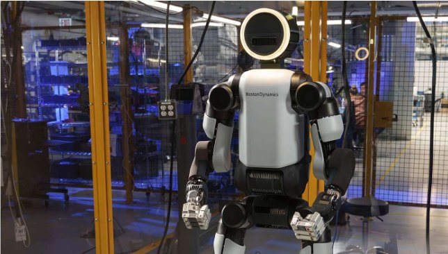 现代汽车与谷歌 DeepMind 领衔首批部署:Atlas 人形机器人正式入厂“打工”据 AIbase 报道，在 CES2026科技盛会上，波士顿动力公司（Boston Dynamics）宣布其标志性的 Atlas 人形机器人正式由实验室原型迈向商业量产