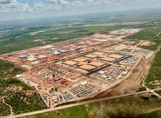 OpenAI拟启动万亿级算力扩张计划 目标打造全球最大AI数据中心网络OpenAI周二公布了其全球算力扩张蓝图，计划投资规模高达 1万亿美元，在美国及海外建设庞大的计算设施