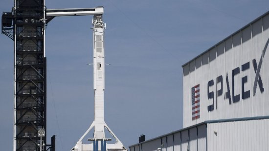 知情人士：美银、高盛以及大小摩正为SpaceX百亿IPO做准备据报道，亿万富翁埃隆·马斯克的火箭制造公司SpaceX正在为一场预期将成为史上最大规模的IPO安排四家华尔街投资银行担任主承销商
