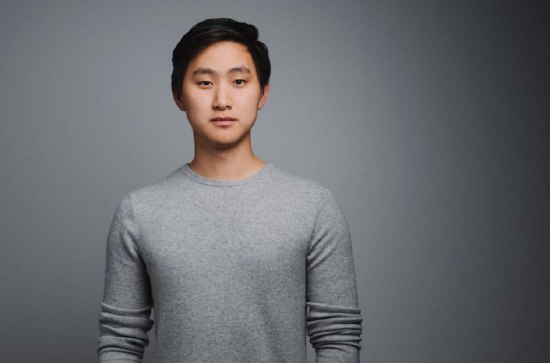 Meta首席AI官号召青少年投入“氛围式编程”浪潮Meta首席AI官汪滔（Alexandr Wang）呼吁青少年投入数千小时学习与实验AI工具，称这将成为新一代的“盖茨与扎克伯格时刻”