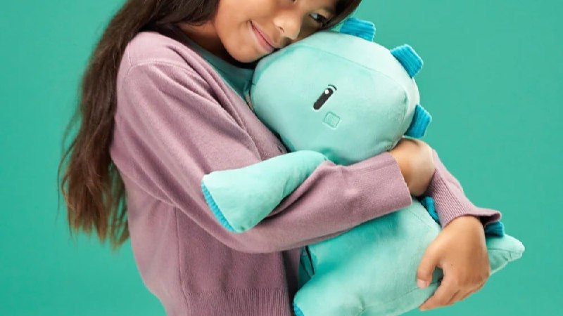 🧸 AI 玩具公司 Bondu 泄露逾 5 万条儿童聊天记录安全研究人员 Joseph Thacker 和 Joel Margolis 近日发现，AI 玩具制造商 Bondu 的 Web 门户网站存在严重安全漏洞，导致超过 5 万条儿童聊天记录暴露