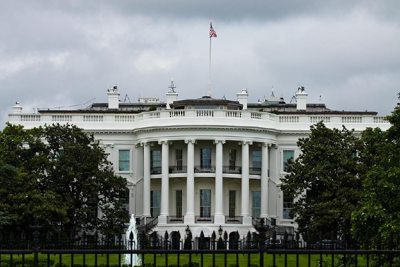 微软、谷歌等24家公司加入美国政府的人工智能“创世使命”二十四家顶尖人工智能公司已同意加入美国联邦政府的“创世使命”，这是特朗普政府为促进人工智能技术在科学发现和能源项目中的应用而发起的一项举措