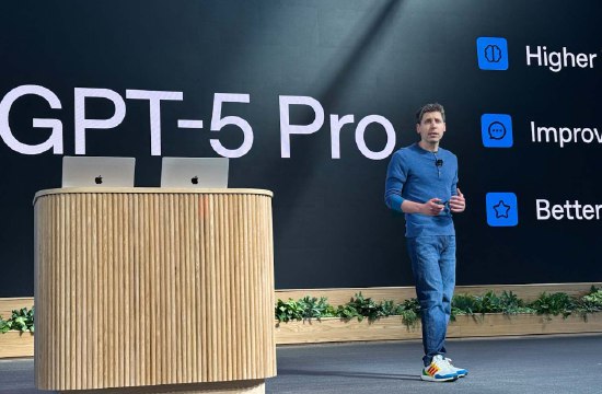 奥特曼：OpenAI收入远远超过130亿美元OpenAI首席执行官Sam Altman在11月1日的一档播客中强力回应外界的财务质疑，表示公司年收入远高于市场传言的130亿美元，并否定了关于OpenAI可能资金吃紧的说法