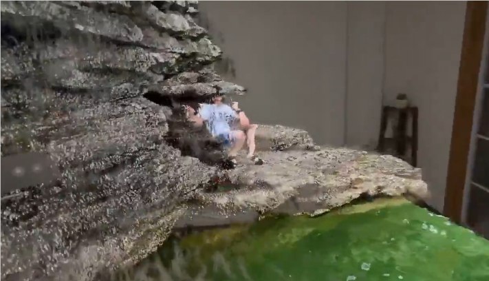 苹果开源 SHARP 模型:告别漫长等待，1秒让平面照片跃升3D 空间在3D 内容创作领域，苹果公司近日投下了一枚“深水炸弹”