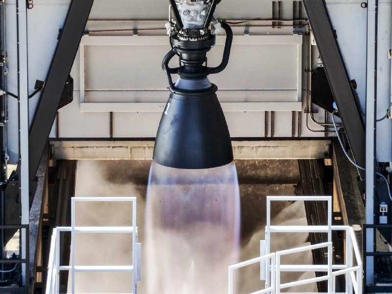 SpaceX据称考虑自制光纤设备 延续火箭业务的垂直整合策略SpaceX正评估自行生产光纤电缆等光通信设备，以供Starlink网络和潜在的数据中心业务使用